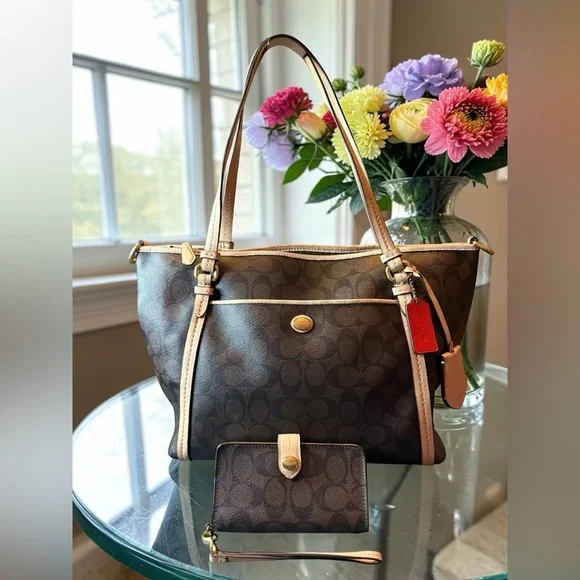 Coach Leather Peyton Tote Bag w/ matching wallet GUC - Picture 2 of 15
